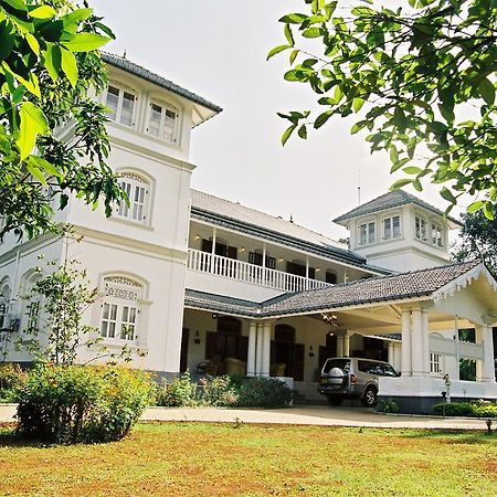 Manor House Hotel Embulpure Bagian luar foto