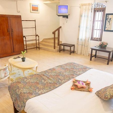 Manor House Hotel Embulpure Bagian luar foto