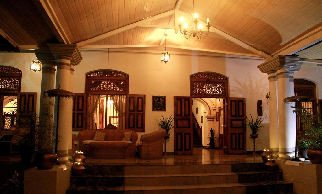 Manor House Hotel Embulpure Bagian luar foto