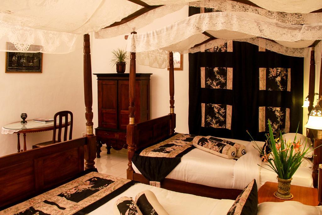 Manor House Hotel Embulpure Bagian luar foto