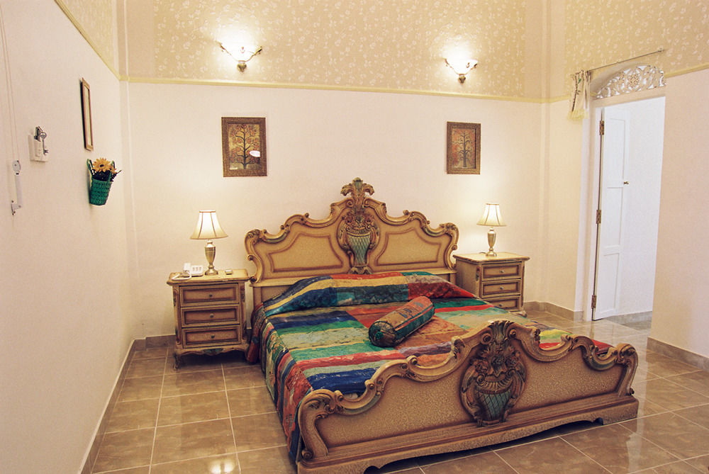 Manor House Hotel Embulpure Bagian luar foto