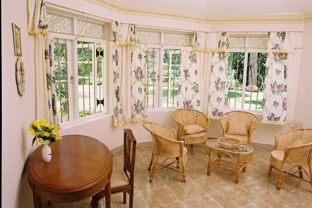 Manor House Hotel Embulpure Bagian luar foto
