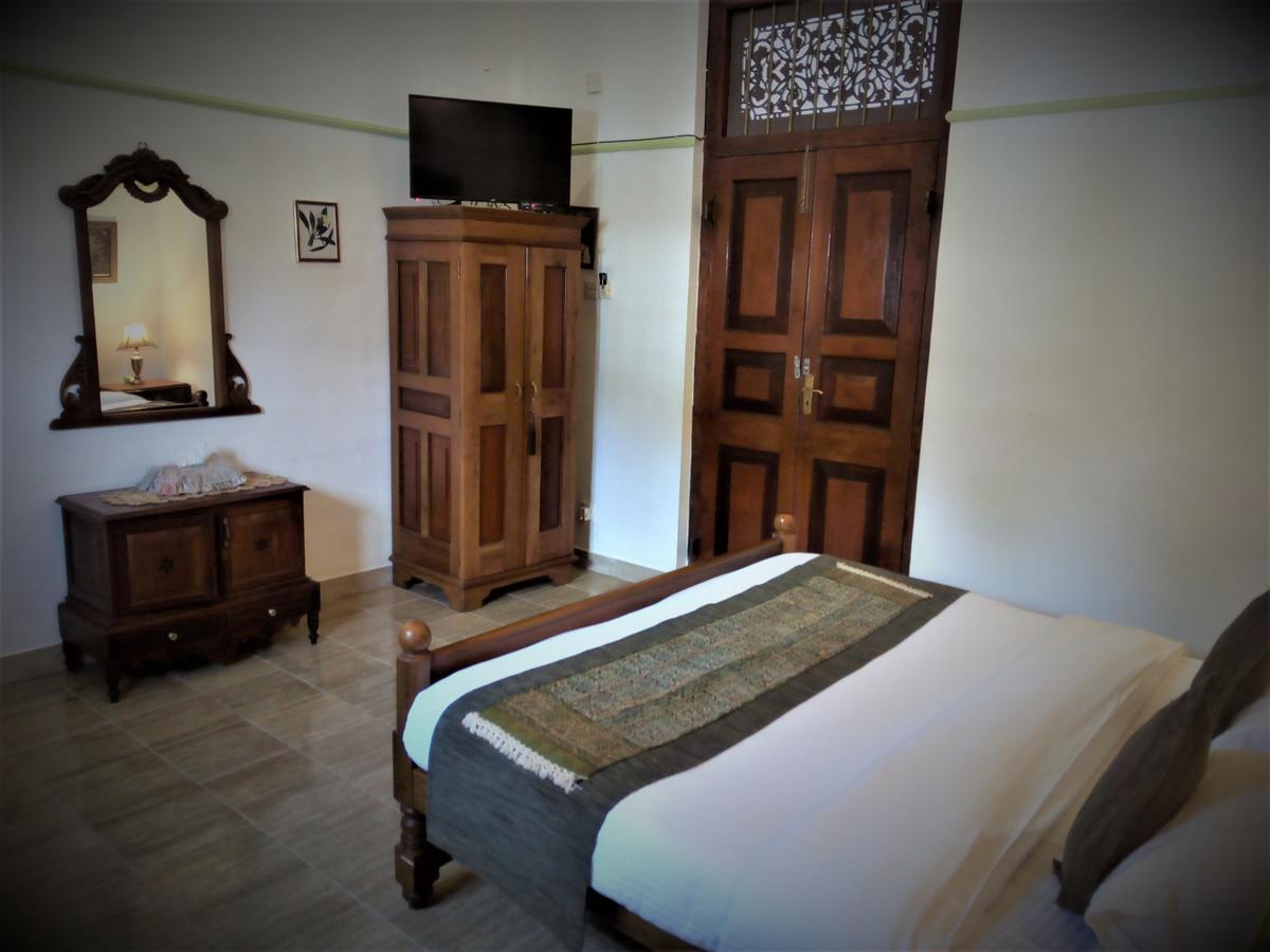 Manor House Hotel Embulpure Bagian luar foto