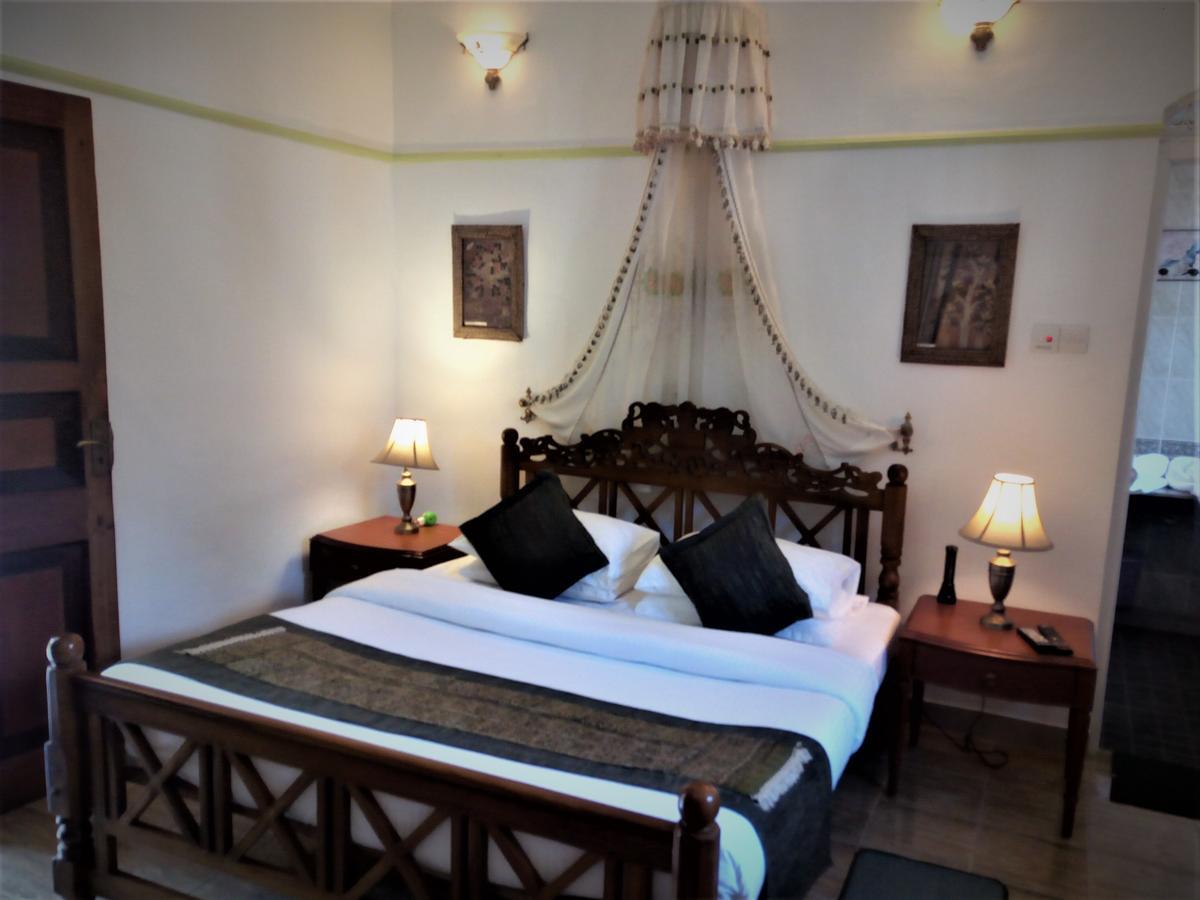 Manor House Hotel Embulpure Bagian luar foto