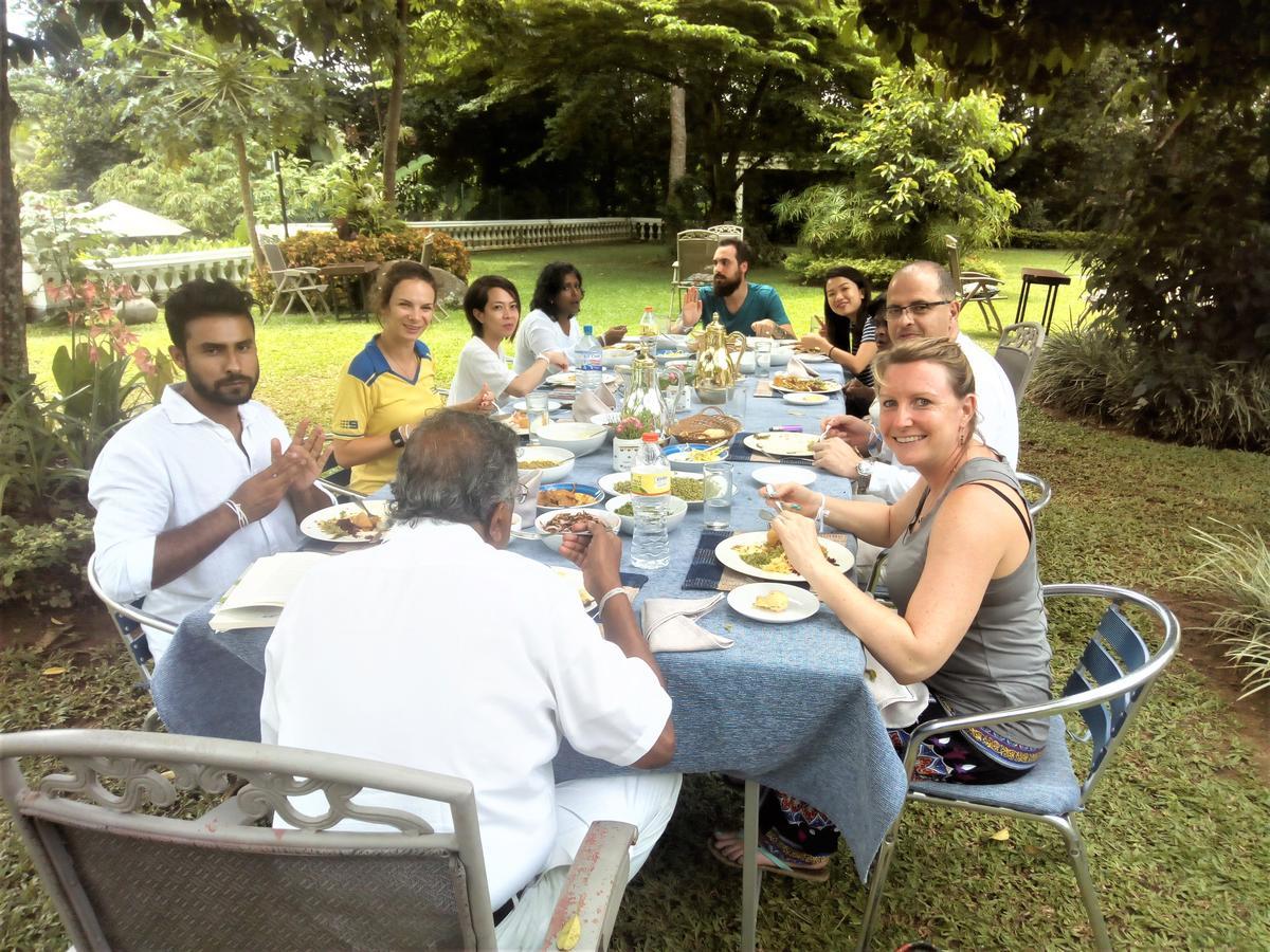 Manor House Hotel Embulpure Bagian luar foto