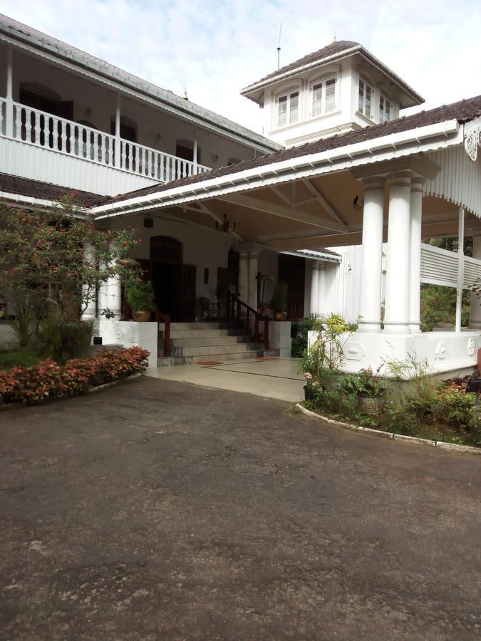 Manor House Hotel Embulpure Bagian luar foto