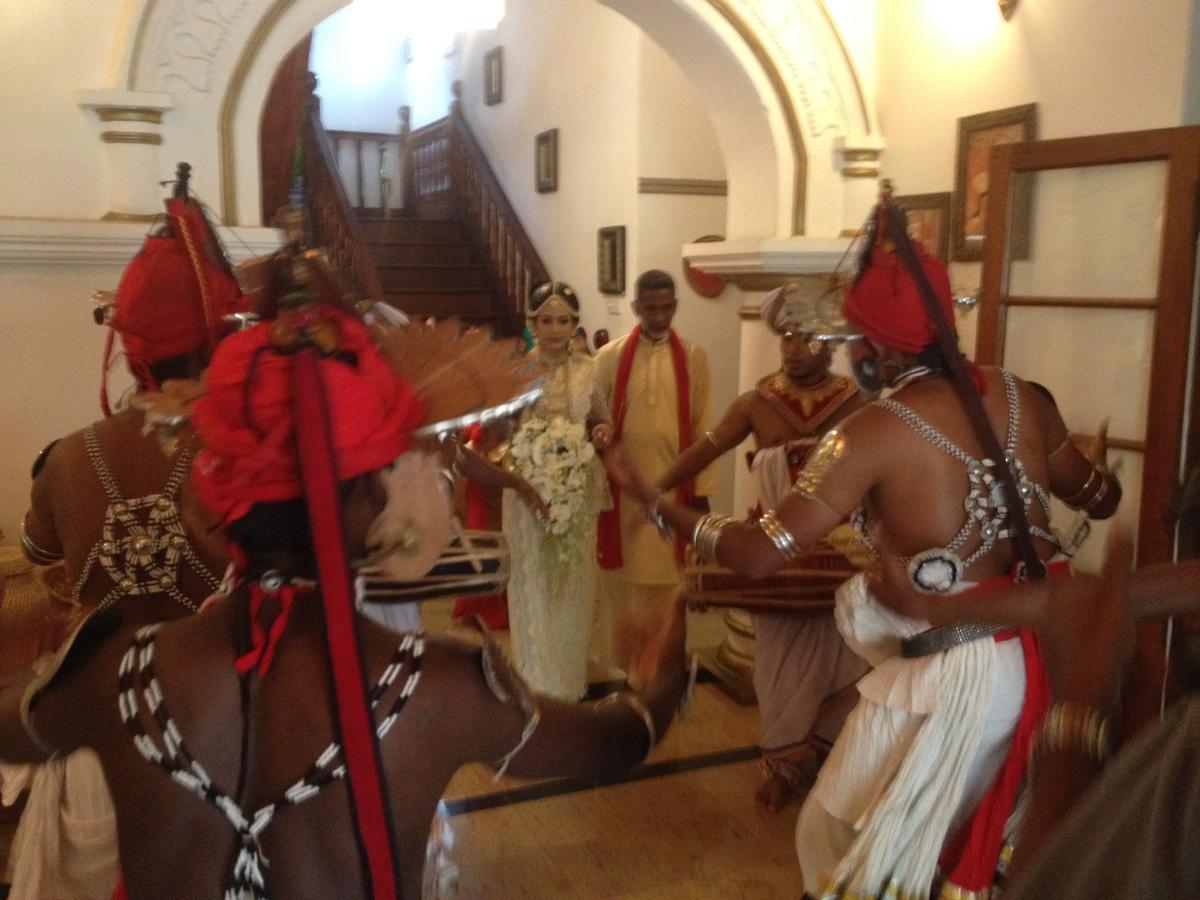 Manor House Hotel Embulpure Bagian luar foto