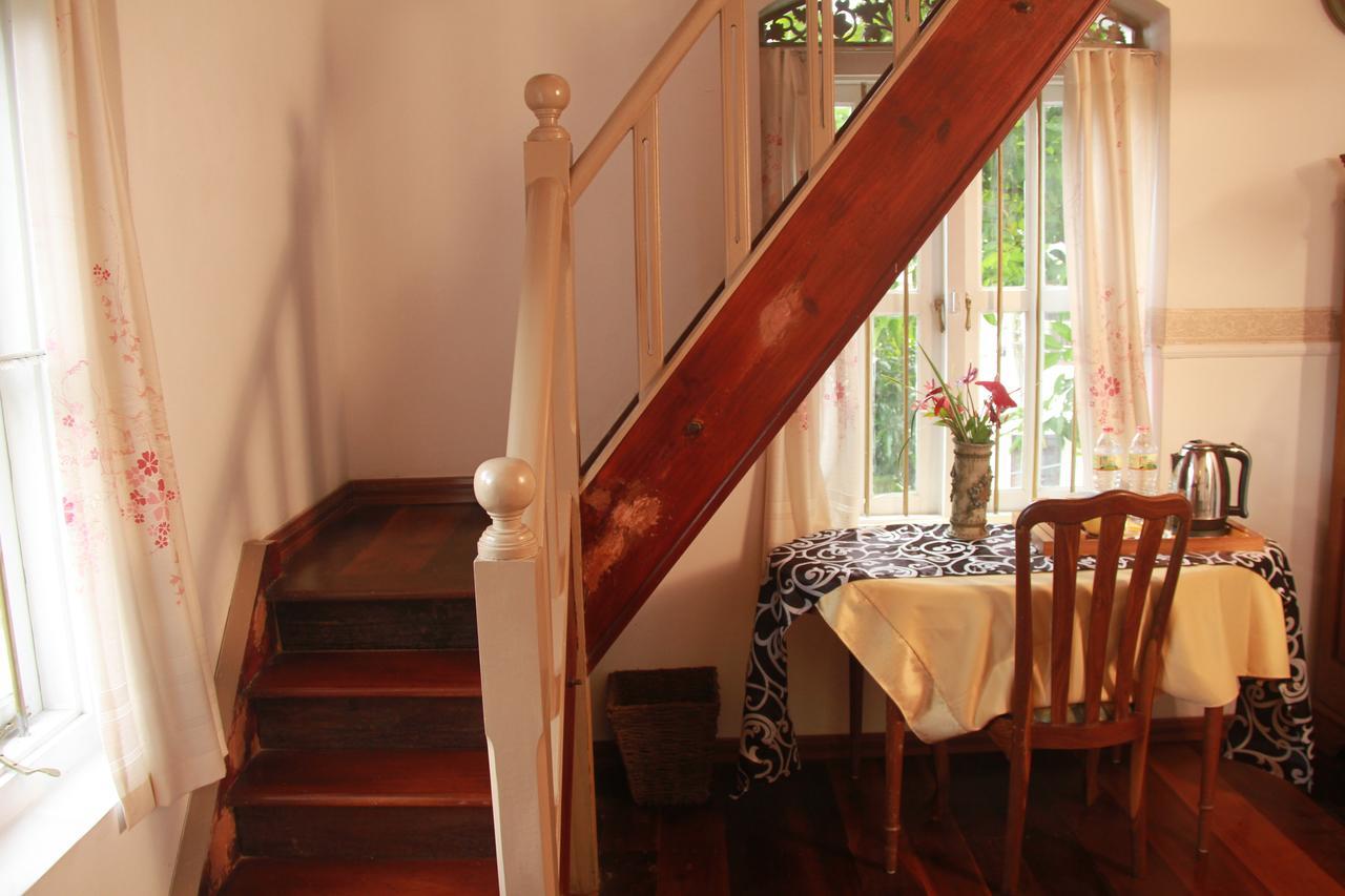 Manor House Hotel Embulpure Bagian luar foto