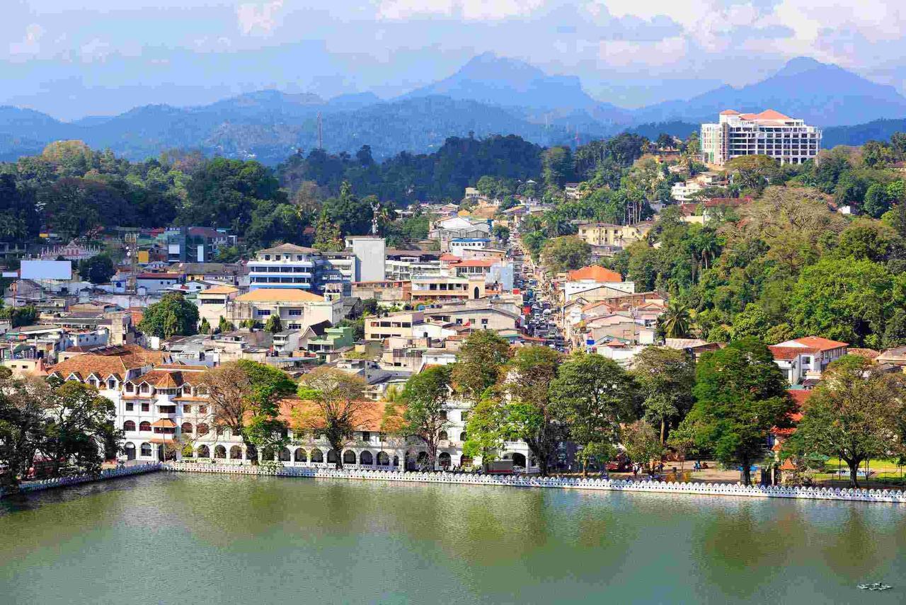 Manor House Hotel Embulpure Bagian luar foto