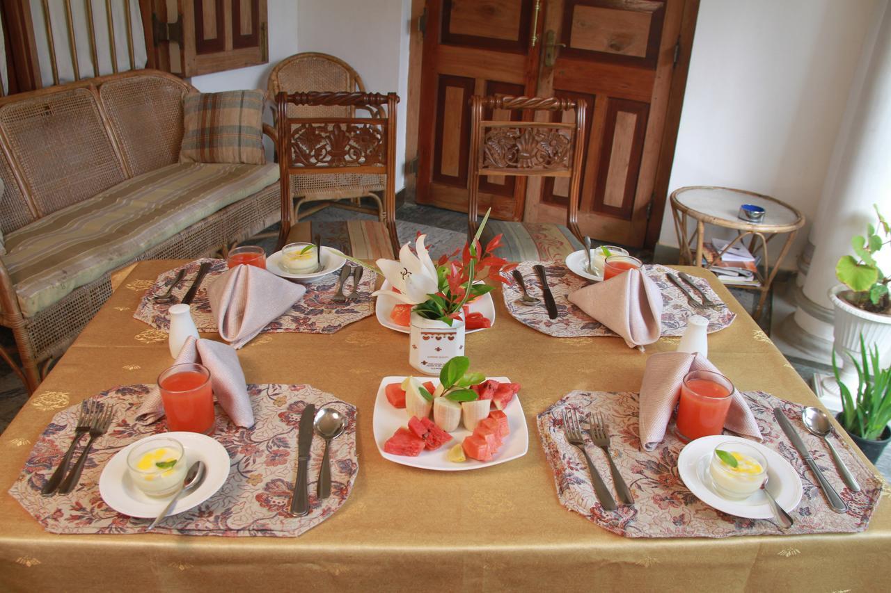 Manor House Hotel Embulpure Bagian luar foto
