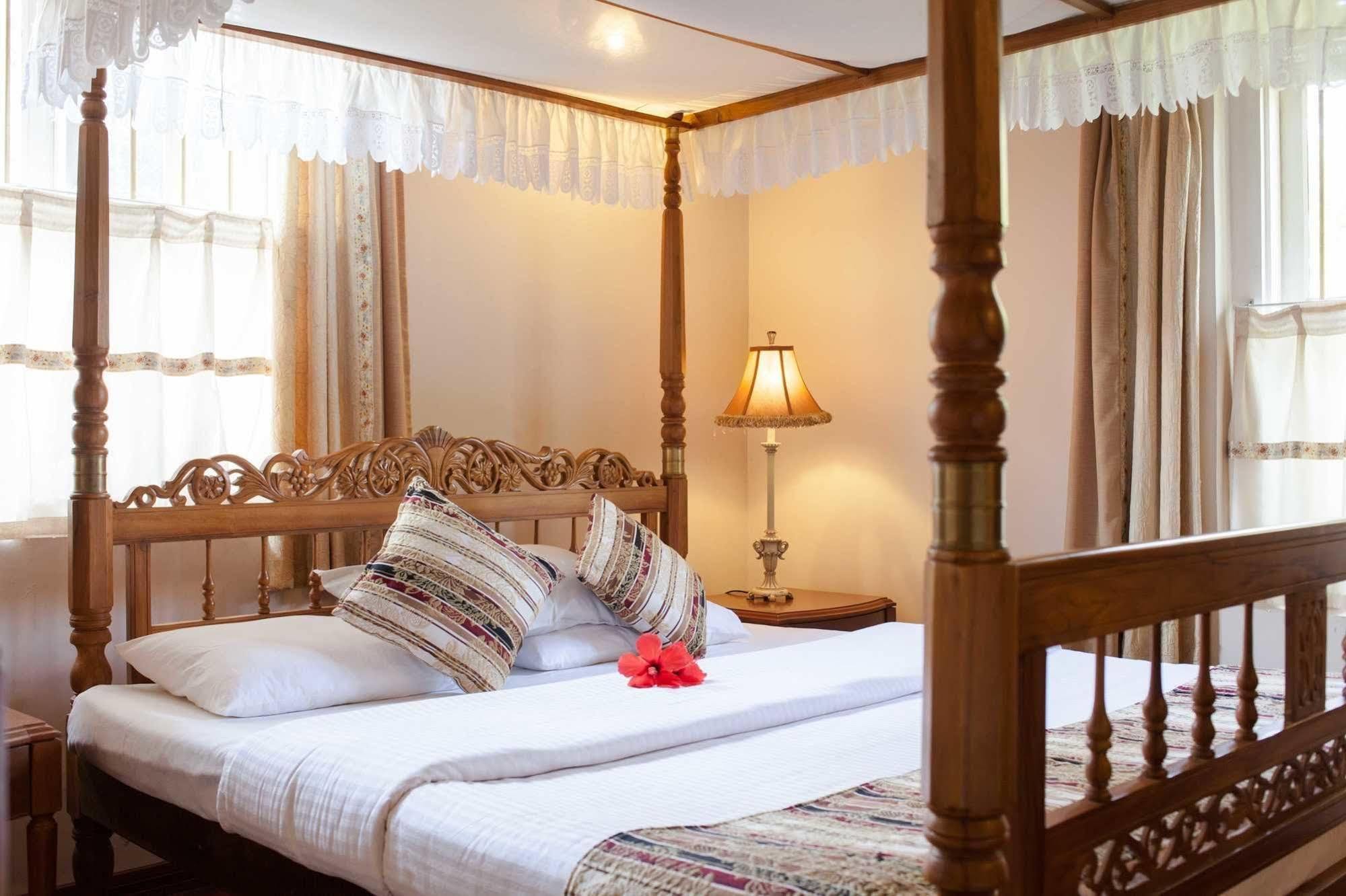 Manor House Hotel Embulpure Bagian luar foto