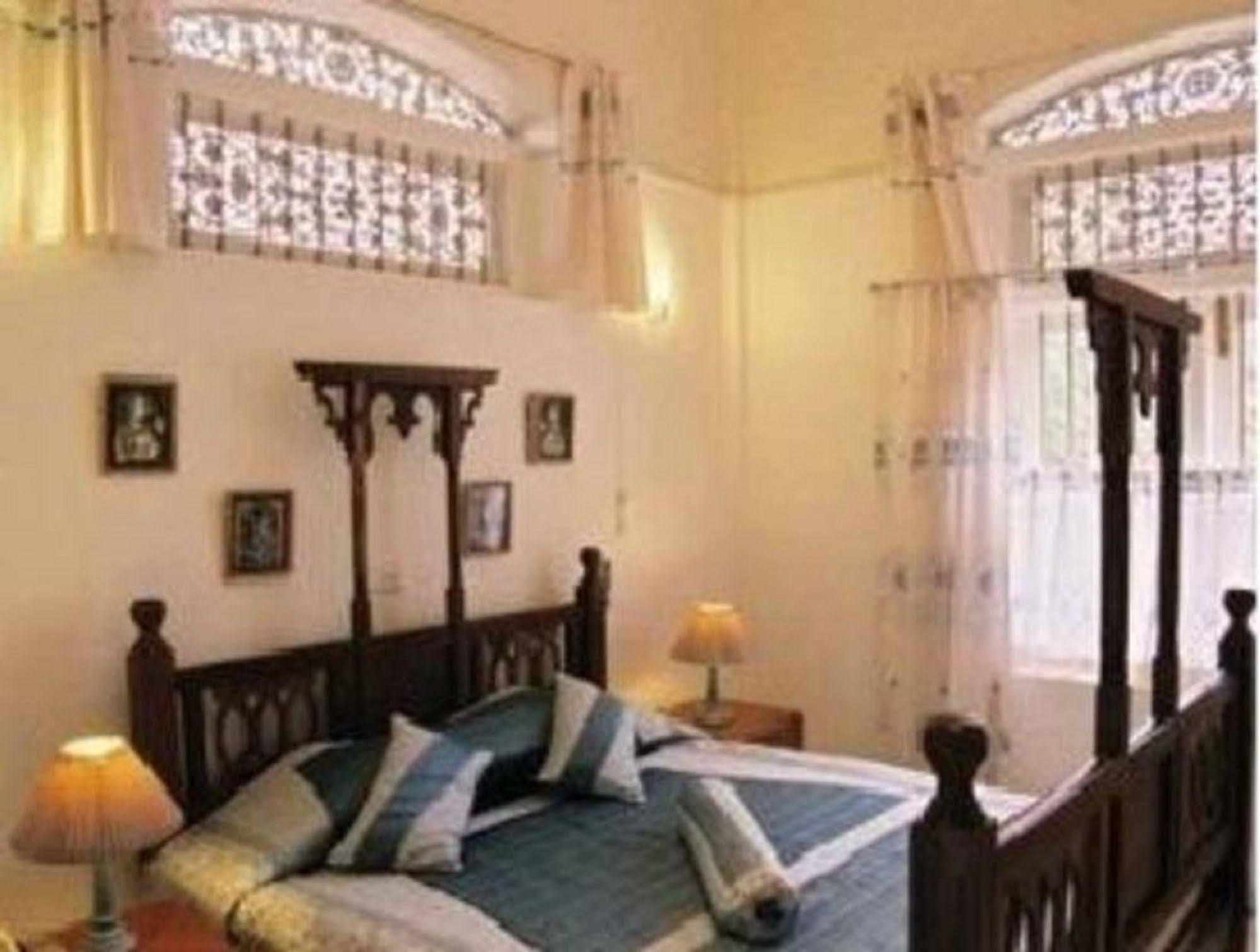 Manor House Hotel Embulpure Bagian luar foto