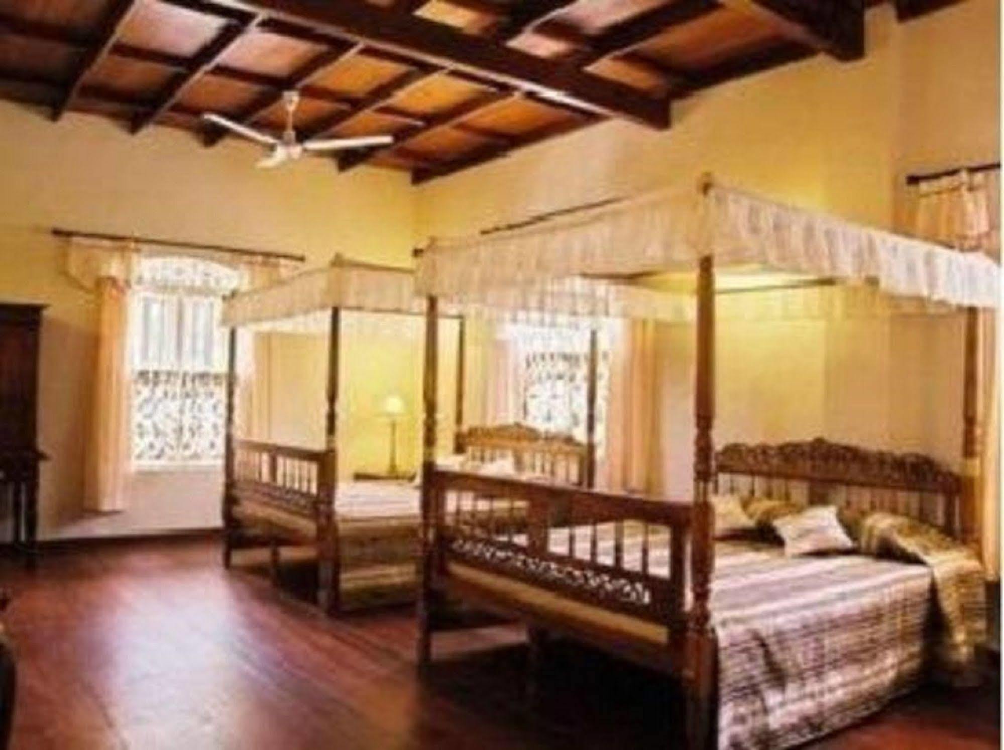 Manor House Hotel Embulpure Bagian luar foto