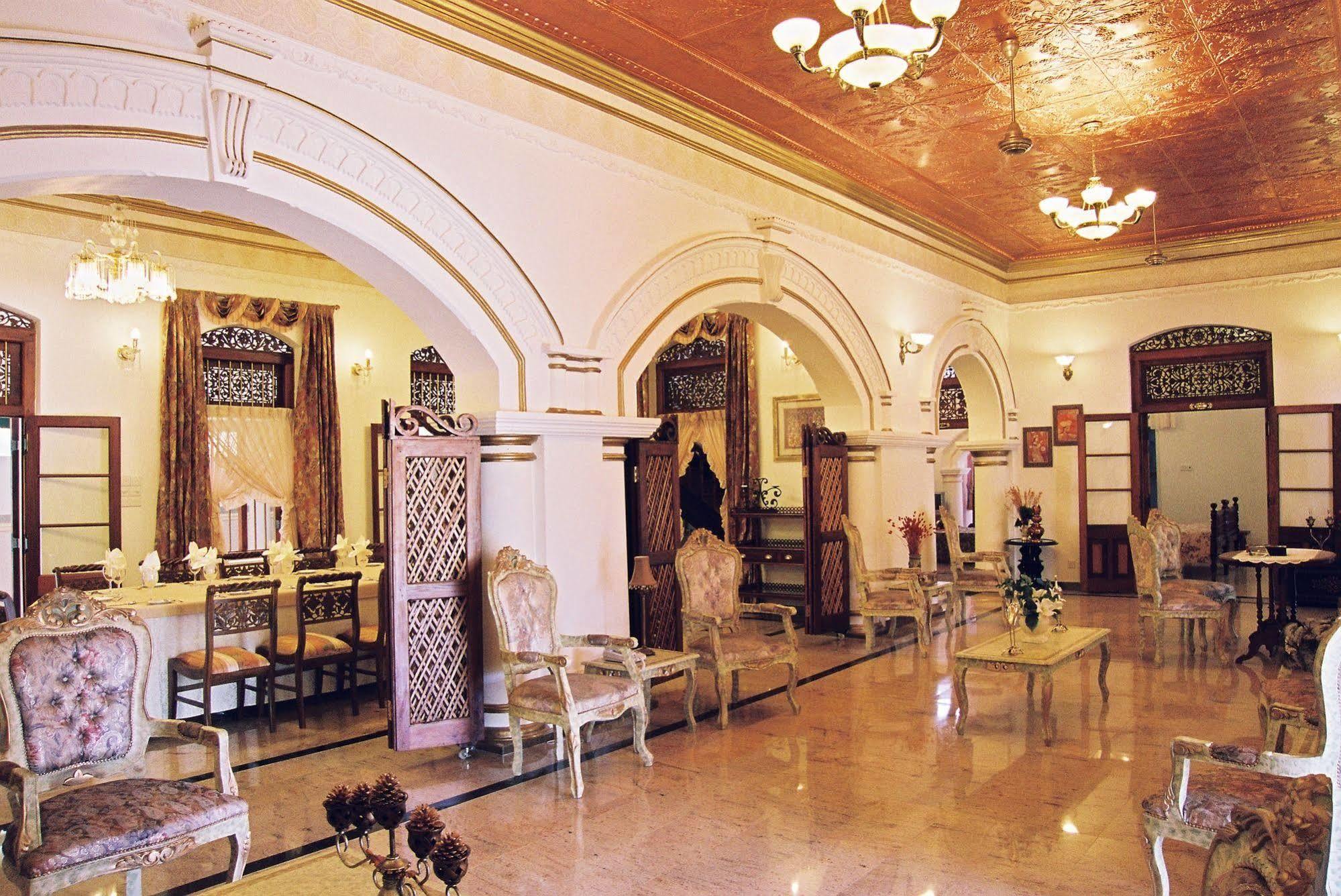 Manor House Hotel Embulpure Bagian luar foto