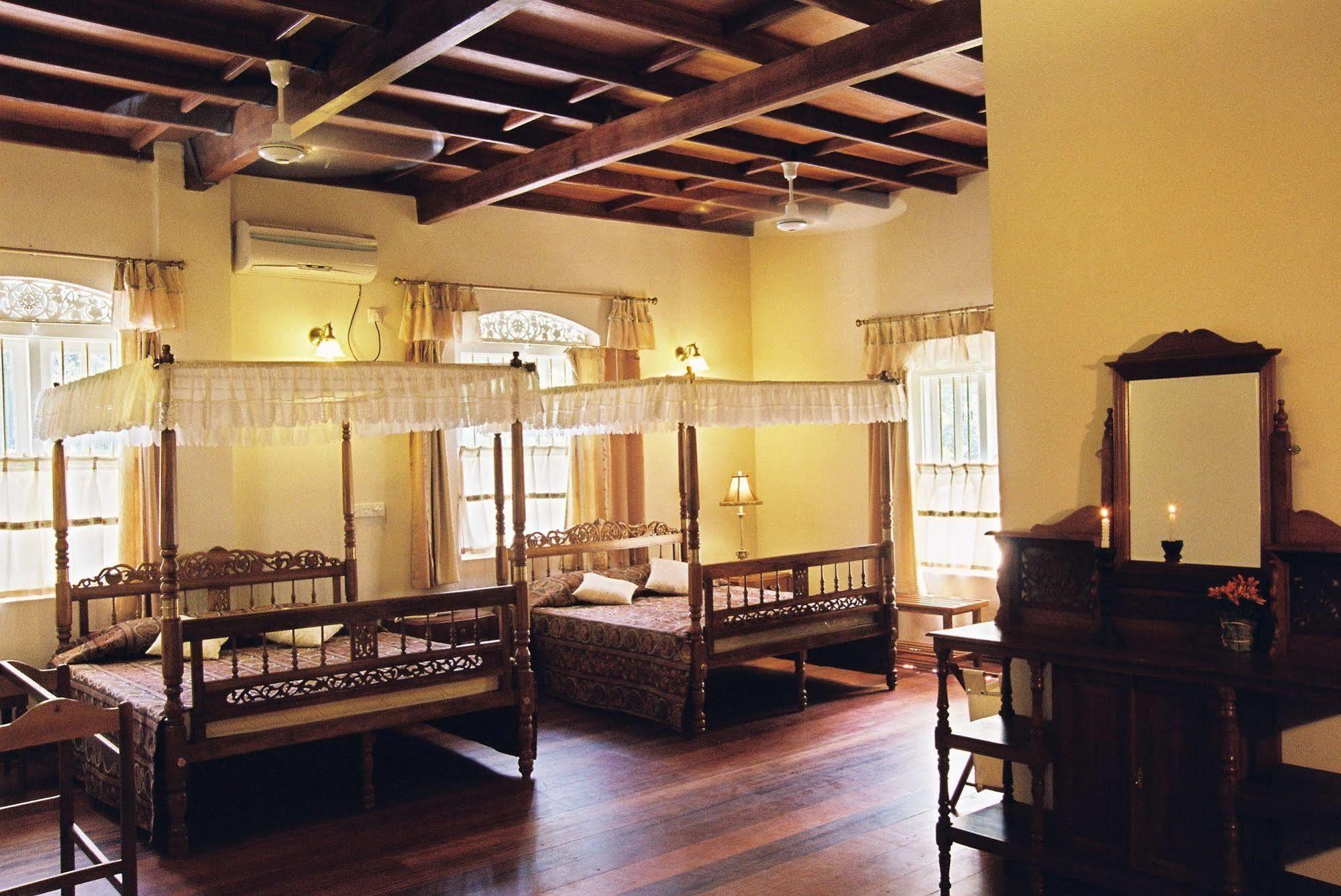Manor House Hotel Embulpure Bagian luar foto