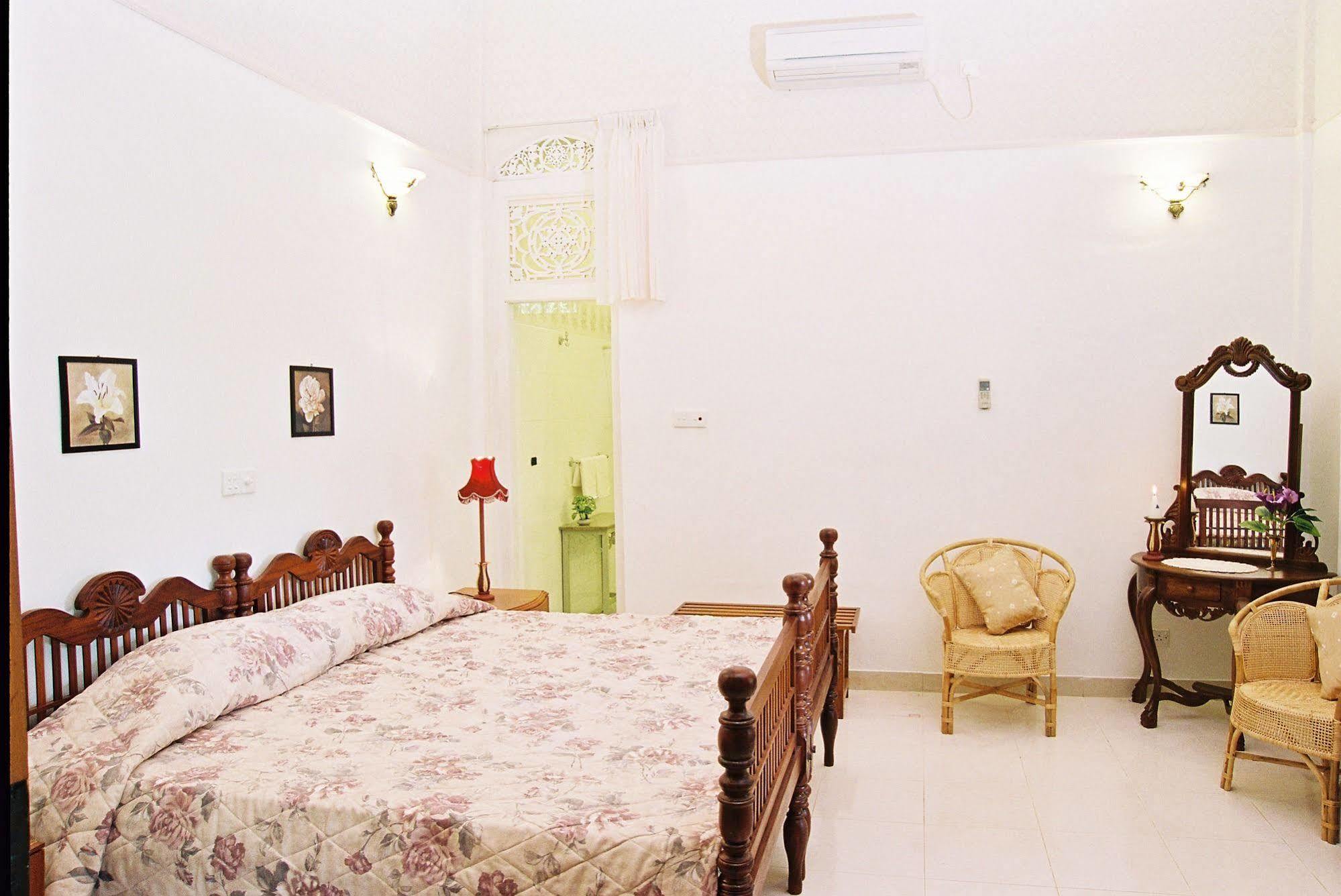 Manor House Hotel Embulpure Bagian luar foto