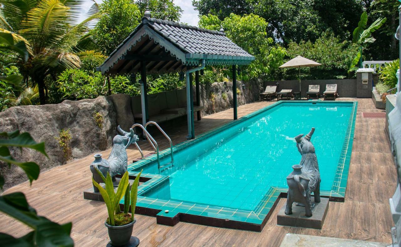 Manor House Hotel Embulpure Bagian luar foto