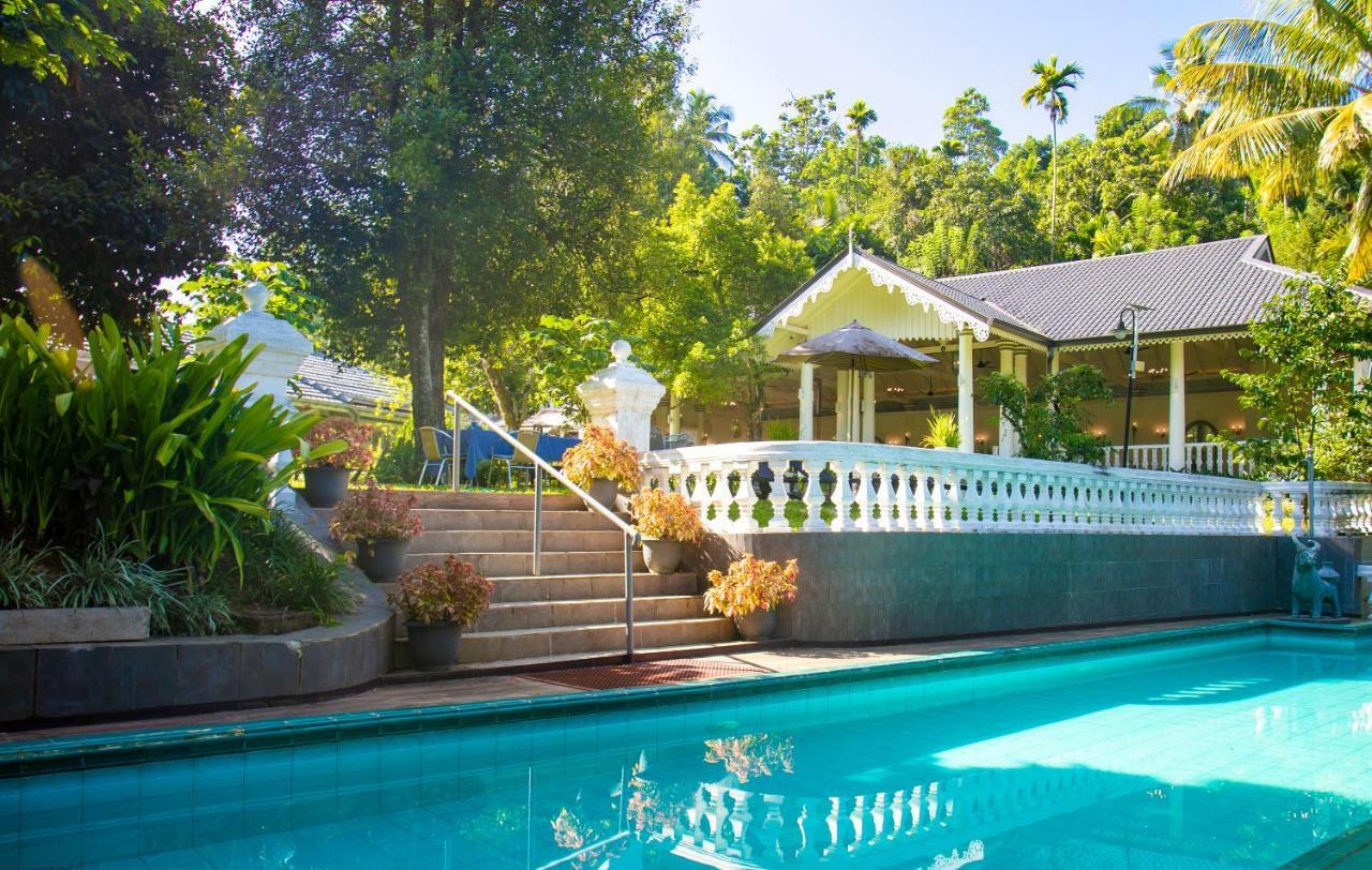 Manor House Hotel Embulpure Bagian luar foto