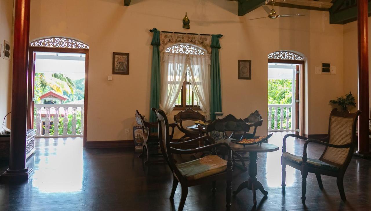 Manor House Hotel Embulpure Bagian luar foto
