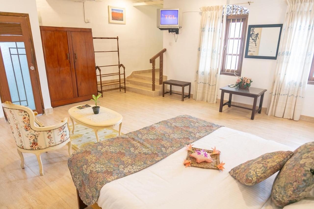 Manor House Hotel Embulpure Bagian luar foto
