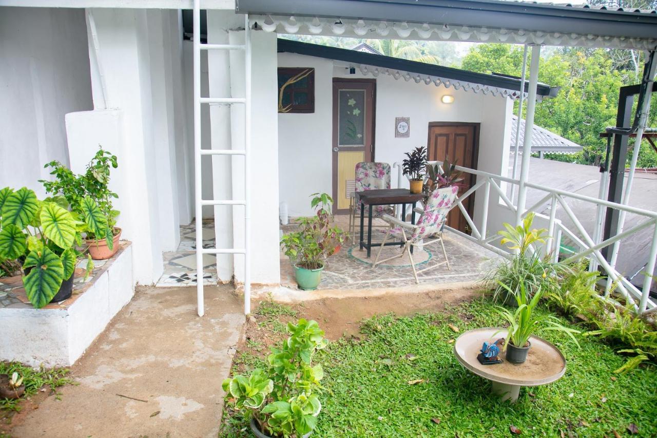 Manor House Hotel Embulpure Bagian luar foto