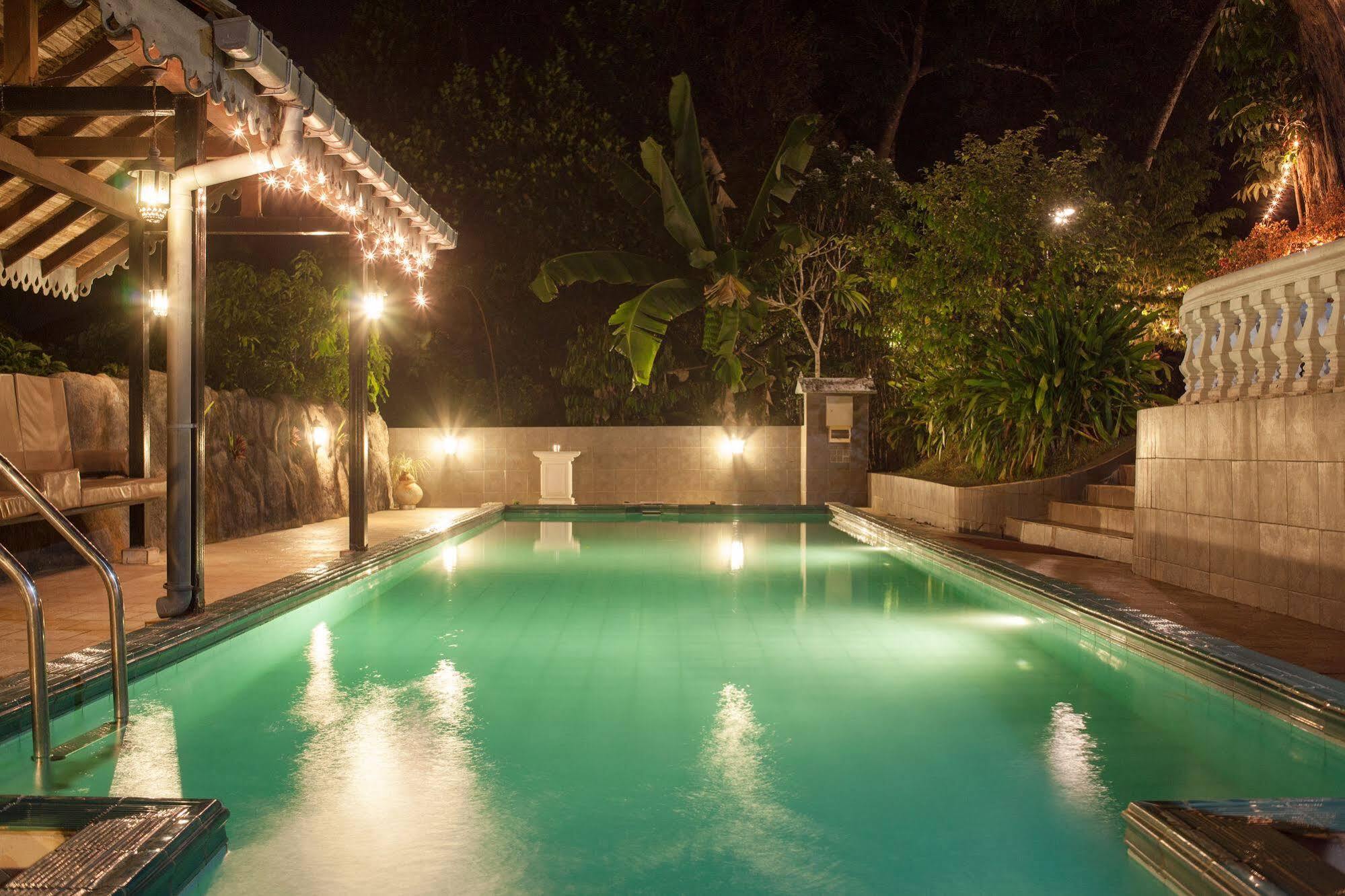 Manor House Hotel Embulpure Bagian luar foto